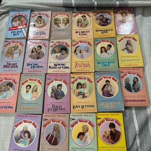 Sweet Valley High Book Collection, Books 3-23 + Bonus Book